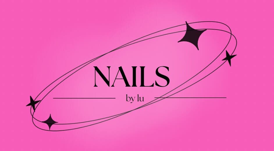 Logotipo de Nails by Lu con fondo rosa en San Fernando, Andalucía, ES.