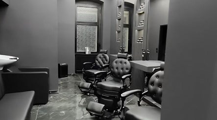 Hussein's Online Barbershop image 2