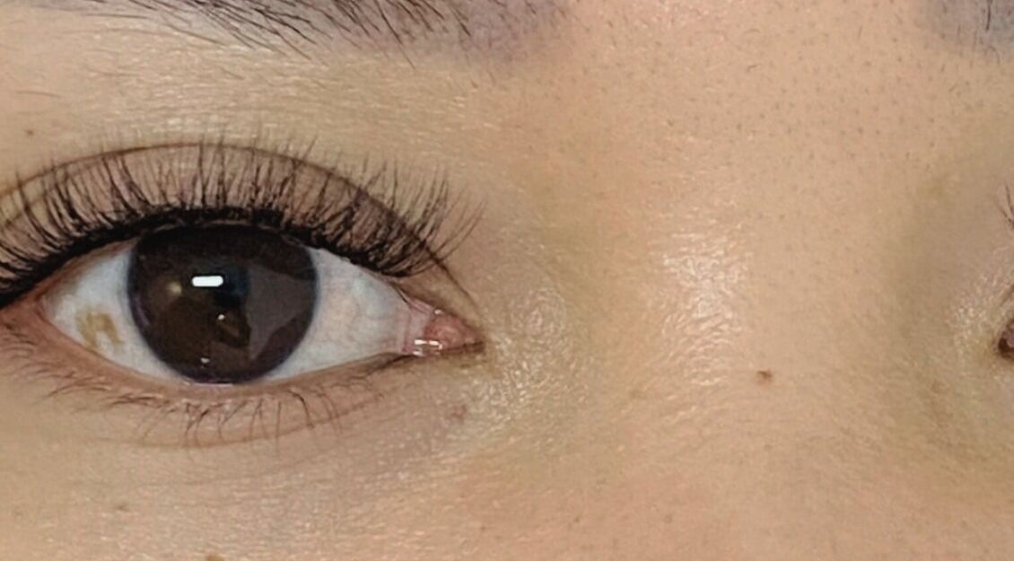Close-up of elegant eyelash extensions at Lash Desain, Daerah Khusus Ibukota Jakarta, ID.