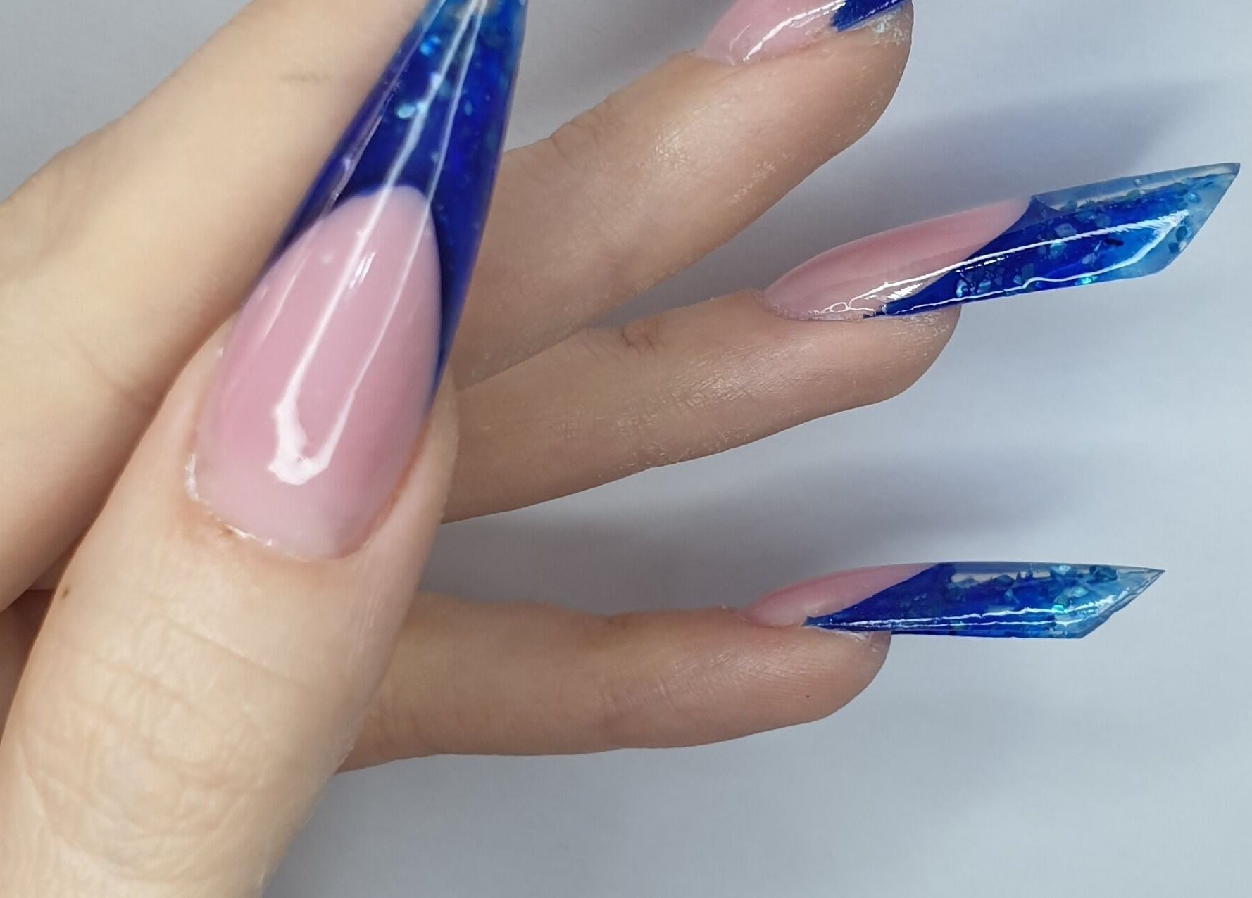 Εντυπωσιακά νύχια με μπλε κρύσταλλα στο BartDon Studio | Academy | Shop, Θεσσαλονίκη, GR.