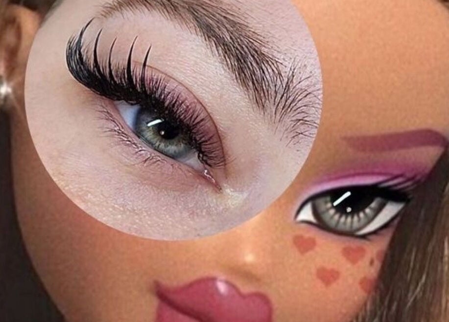 Primer plano de extensiones de pestañas en AGOS LASHES, Dolores, Provincia De Buenos Aires, AR.