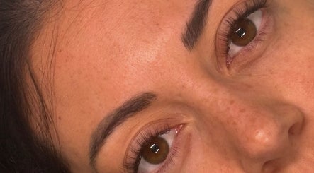 Immagine 2, Extensions de cils et Browlift