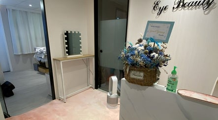 TH Eye Beauty image 2