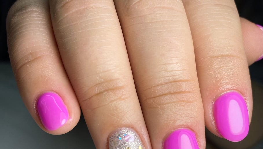 Bliss Studio Nails, bilde 1