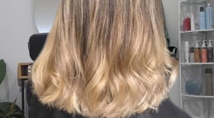 Darwin Hair Collective - CITY imej 3