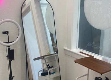 Cozy corner at Divine Lines Tattoo, Newquay, England, GB with a ring light and mirror.