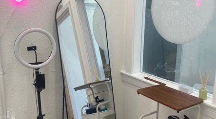 Cozy corner at Divine Lines Tattoo, Newquay, England, GB with a ring light and mirror.