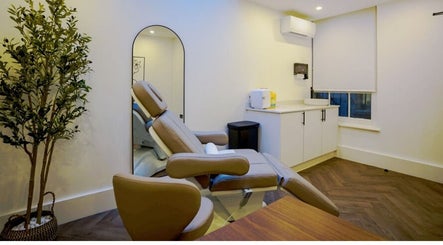 Relaxing treatment room at The Private Practice (Central London), London, England, GB with modern chair and decor.