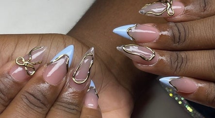 Elegant nail art at Brittz Nailz, Mandeville, Manchester Parish, JM with gold accents and blue tips.