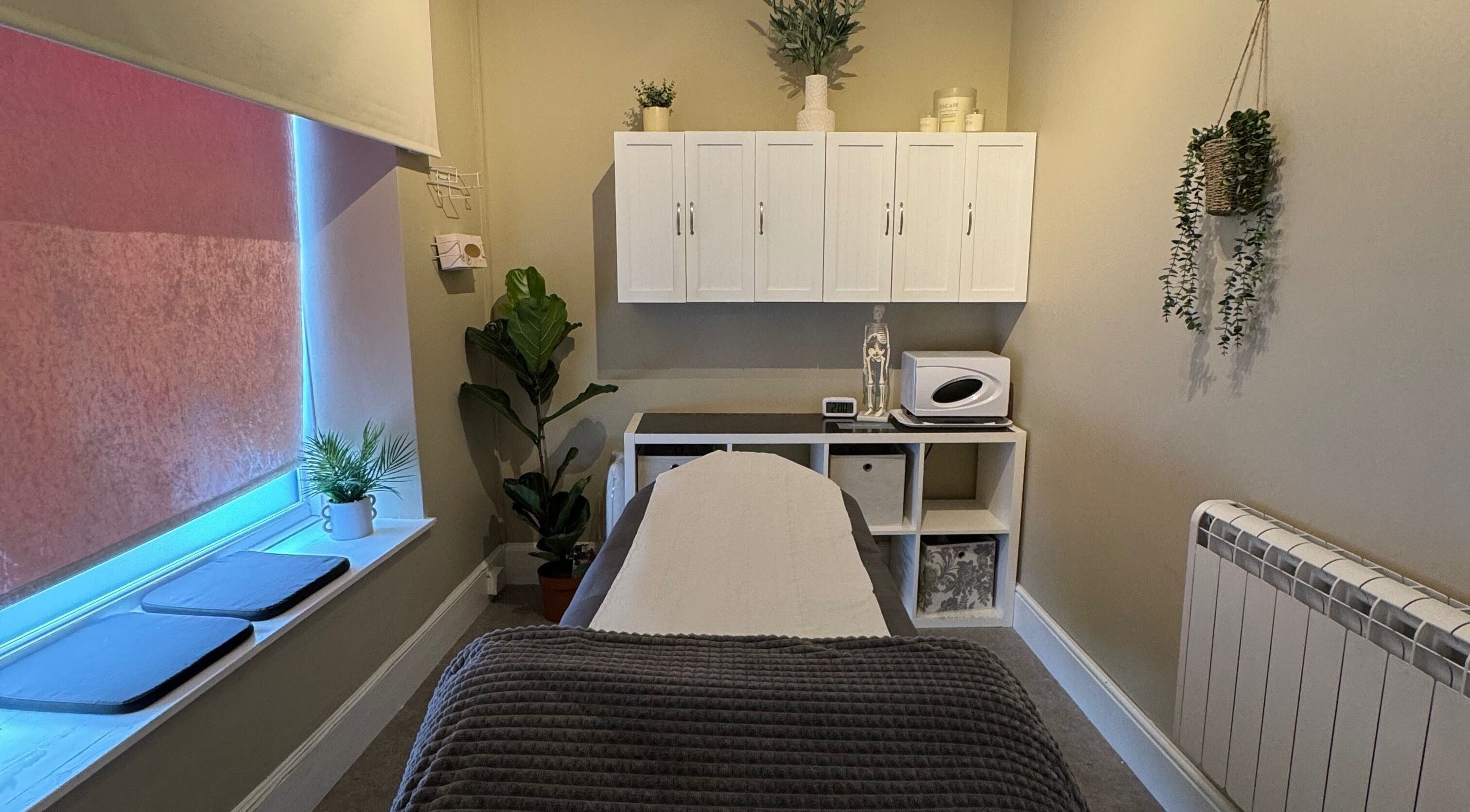 Relaxing therapy room at New Motion Sports Therapy, Bude, England, GB, with cozy decor and soft lighting.