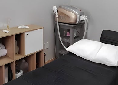 Treatment room at Prim Nails Skin Hair in Pretoria, Gauteng, ZA featuring a spa bed and equipment.