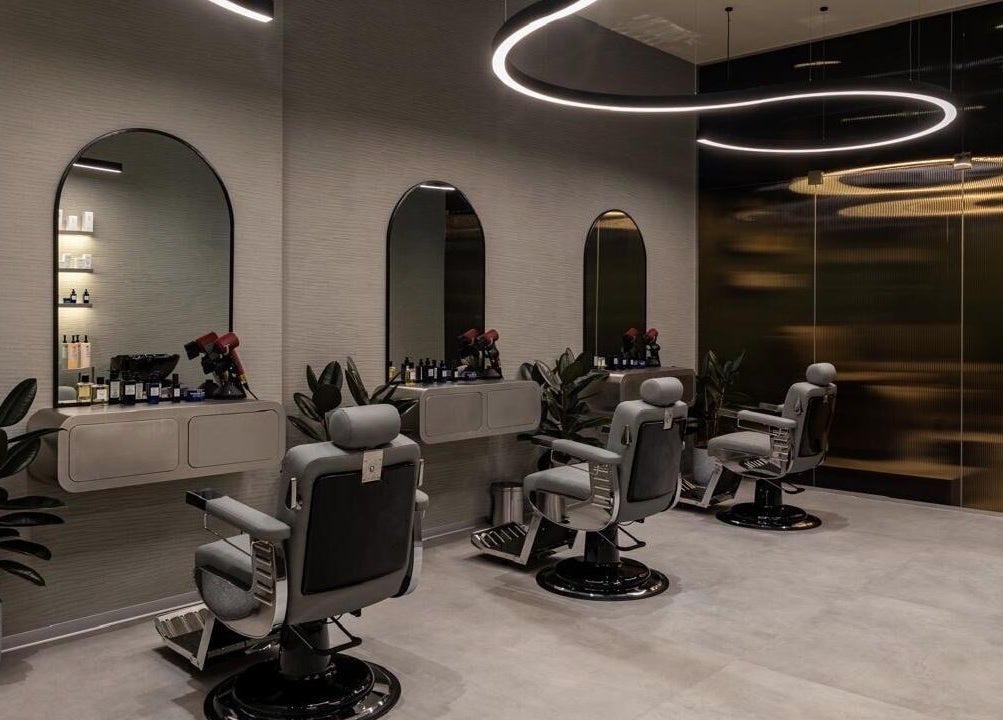 Modern barber chairs and mirrors at S&B Grooming, دبي, دبي, AE reflecting stylish design.