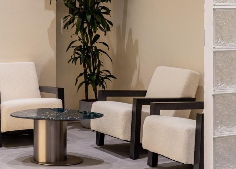 Cozy seating area at S&B Grooming, دبي, دبي, AE with modern chairs and a chic table.