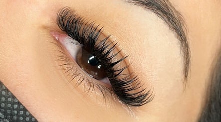 Close-up of eyelash extensions at London Aesthetics, London, Ontario, CA, showcasing detailed lash artistry.