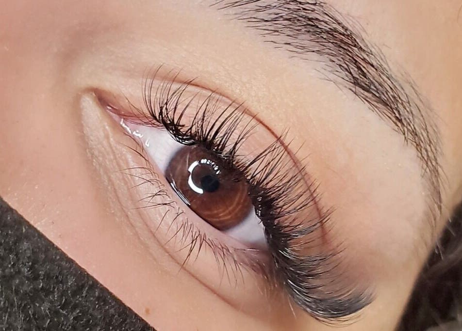 Close-up of extended eyelashes at London Aesthetics, London, Ontario, CA, showcasing fine lash artistry.