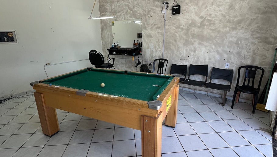 Soares barbershop image 1