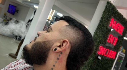 Gambar New Barber - Alta Suiza 3