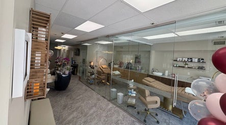 Lustrous aesthetic clinic image 2