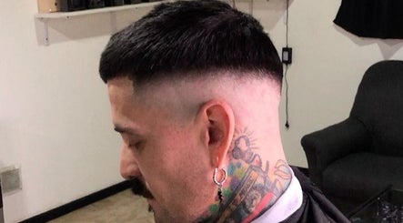 Immagine 3, Lo de petro barber