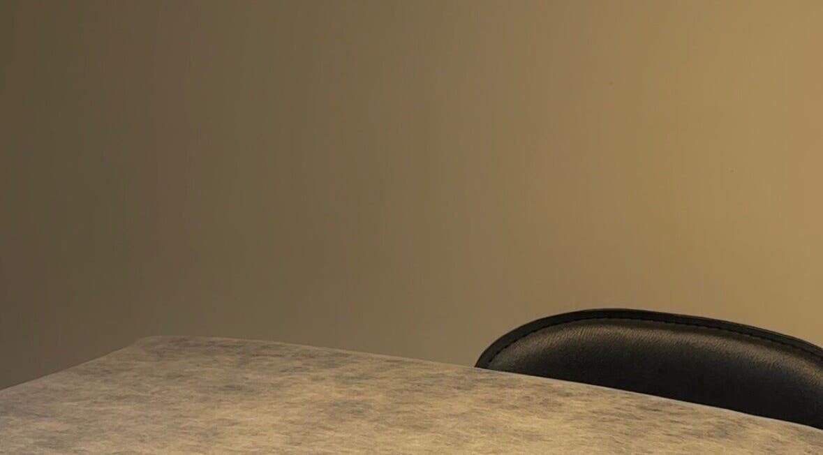 Уютный стол и кресло в vi.lami.prague, Hlavní Město Praha, CZ