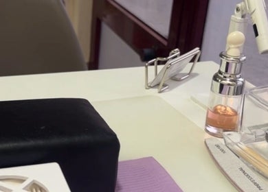 Estação de manicure moderna no Ms Nail Studio, Figueira Da Foz, Coimbra, PT.