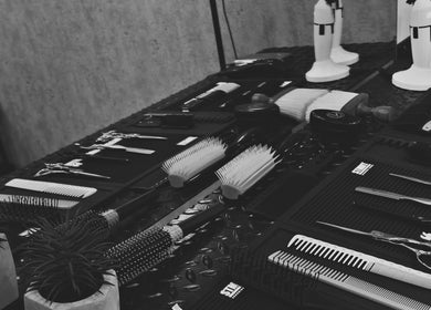 Ferramentas de cabeleireiro no João Junqueiro Men Studio, Ermesinde, Porto, PT, prontas para uso profissional.