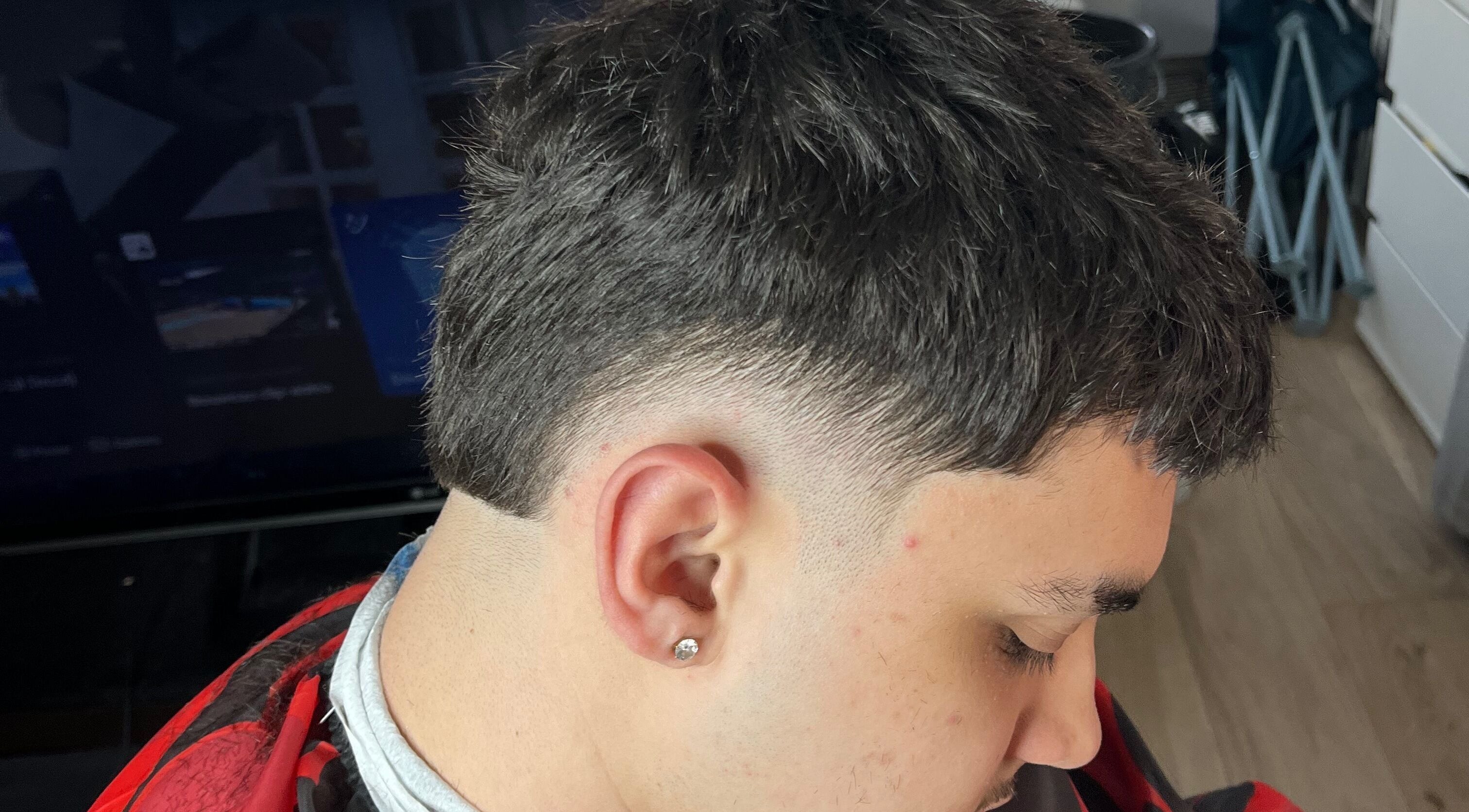 Côté d'une coupe de cheveux moderne chez Haircut, Herblay-sur-seine, Île-de-france, FR.