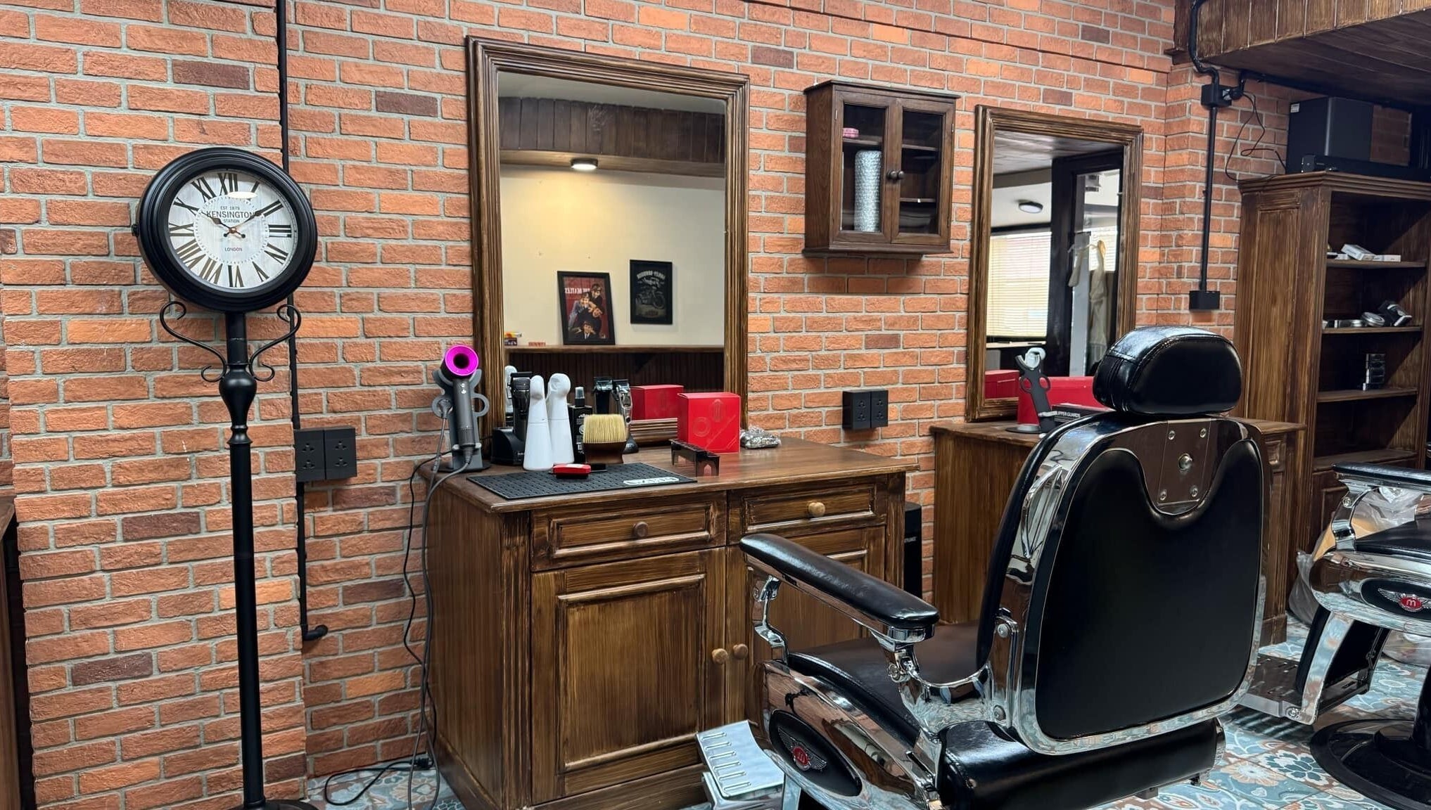 Classic barber chair and grooming station at Liberty Grooming Lounge, Krung Thep Maha Nakhon, Krung Thep Maha Nakhon, TH.