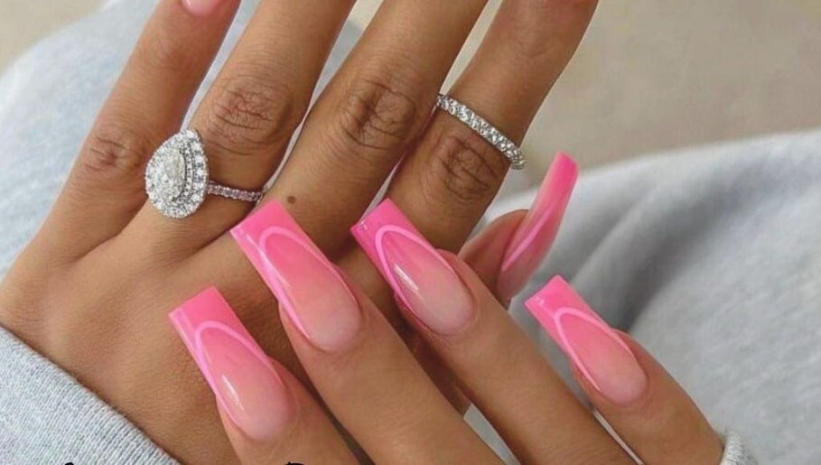 B & B Spa and Nails (Nails By Bella) – kuva 1