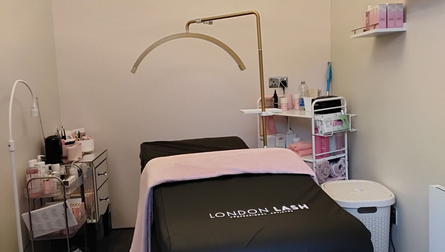 Gambar Flutters Lash Studio 1