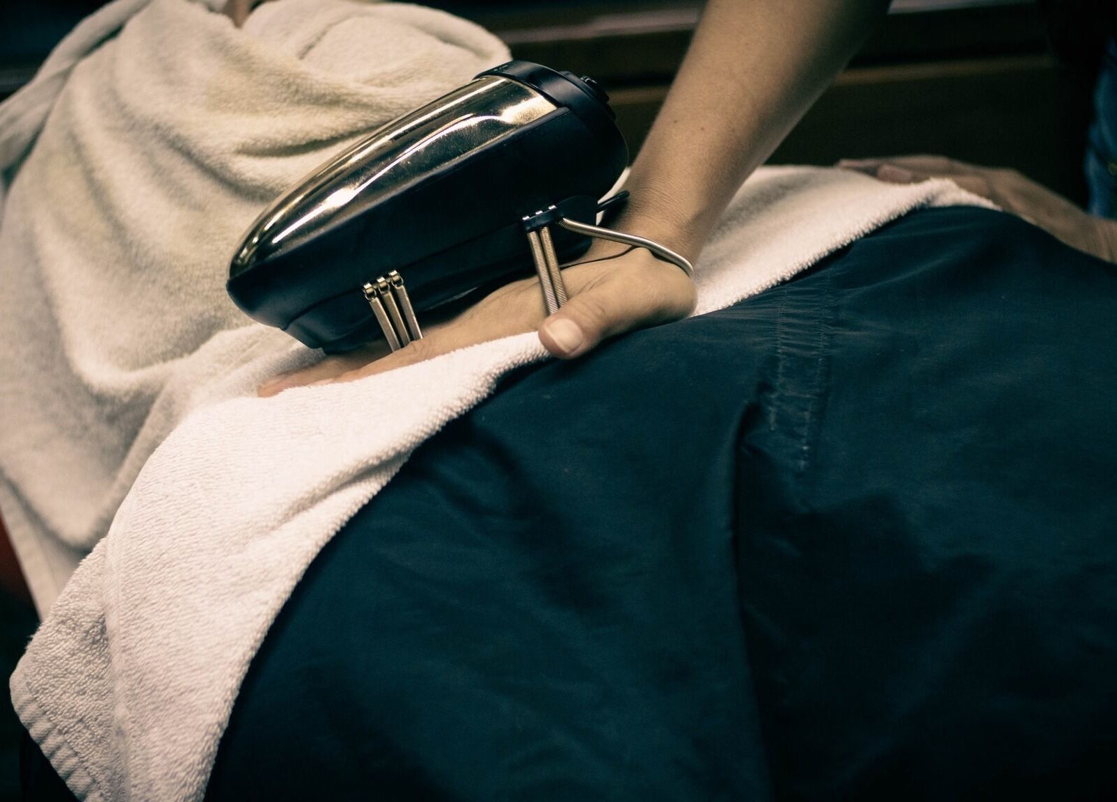 Terapia de masaje en Reüzeë Classic Barber, Mezcales, Nayarit, MX.