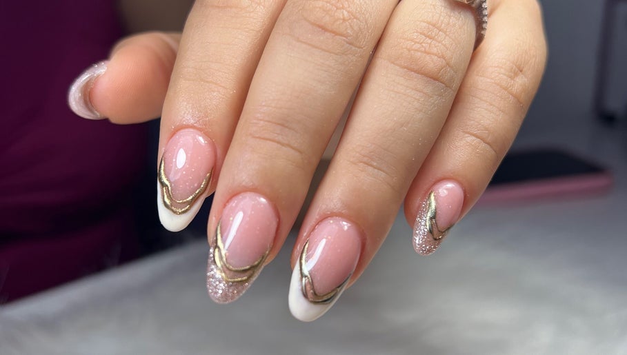 The Luxe Nails Studio image 1