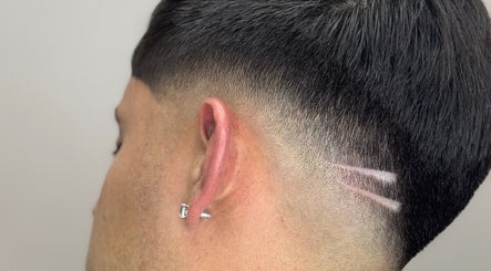 Adrian barber💈 image 3