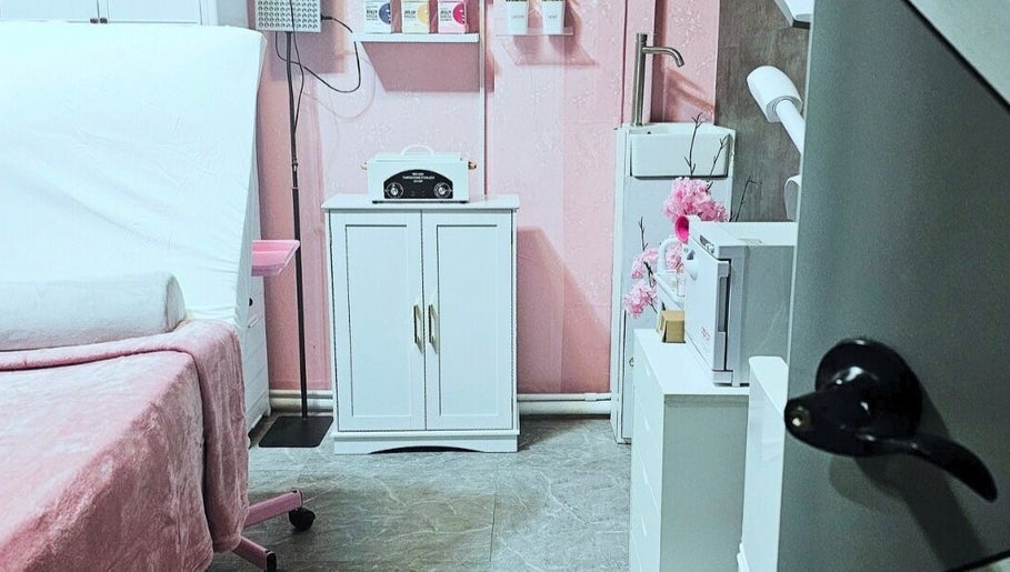 Cozy treatment room at AnekLuxe Pinnacle of Beauty, Montego Bay, St. James Parish, JM.