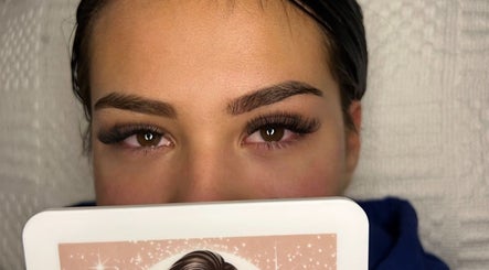 The Lash Room By L’ynn