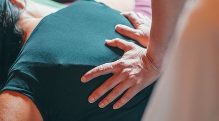 Coralie Nicot • Praticienne en Shiatsu à Hyères • Certifiée SPS & Syndicare Bild 2