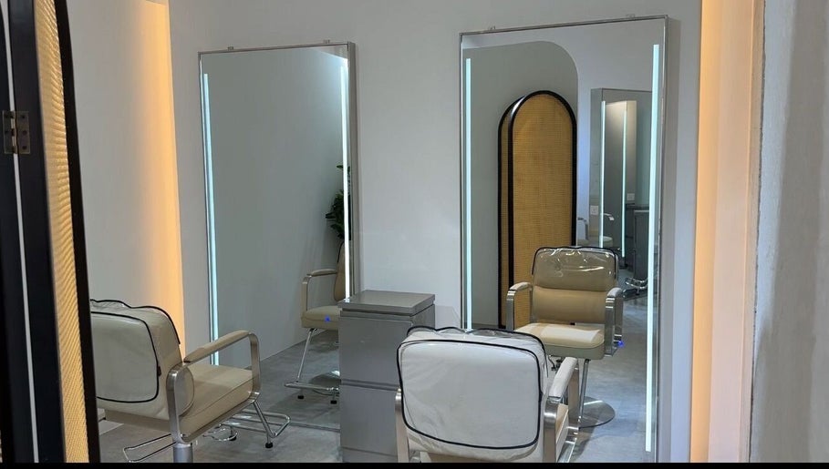 Chic and modern salon chairs with mirrors at Mès Maison, Singapore, SG, exuding luxury and style.
