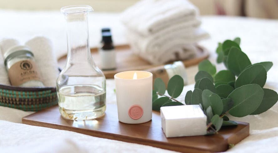 Calming spa essentials at Chokdee Thai Massage by Meaw in Perth, Scotland, GB with candle and eucalyptus.