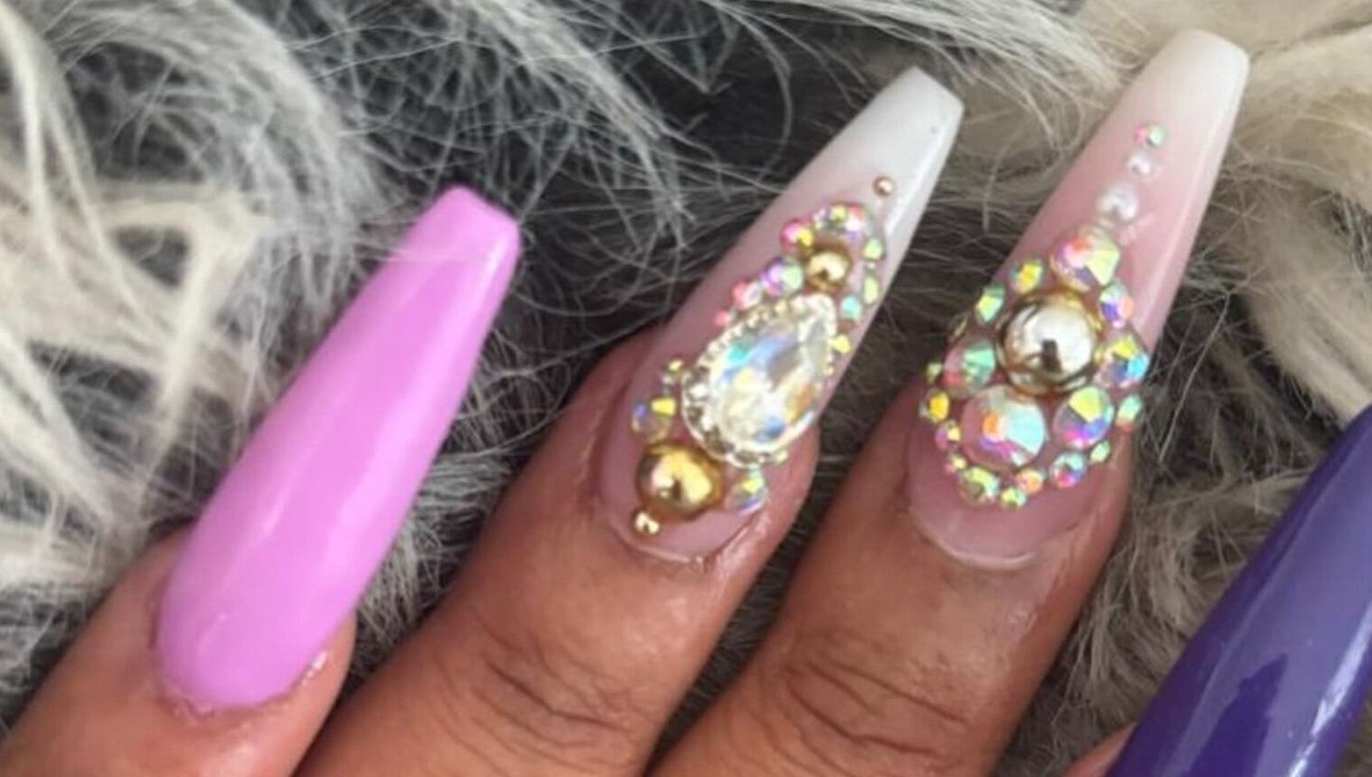 Manucure décorative étincelante chez Lady Nailz, Les Abymes, Grande-terre, GP.