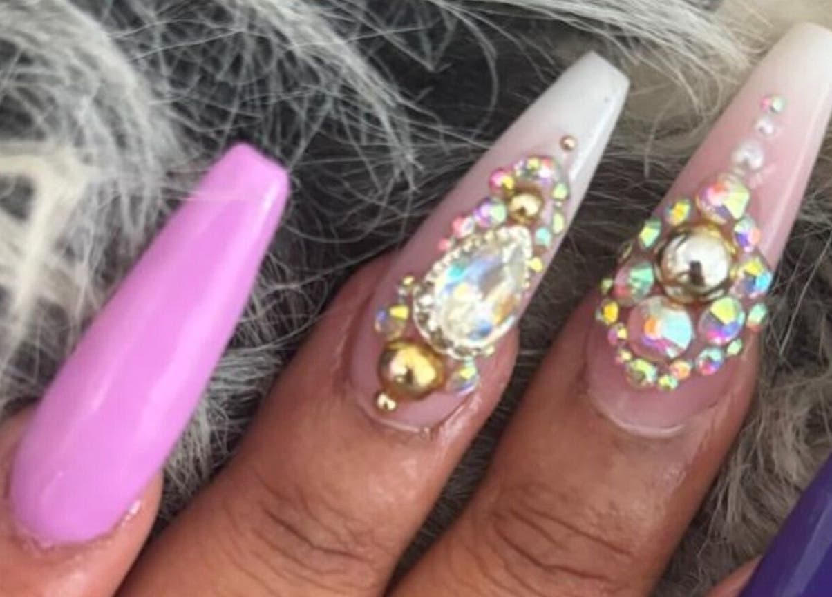 Manucure décorative étincelante chez Lady Nailz, Les Abymes, Grande-terre, GP.