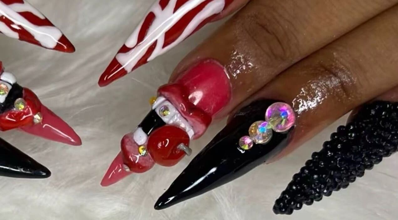 Art d'ongles coloré avec strass chez Lady Nailz, Les Abymes, Grande-terre, GP.
