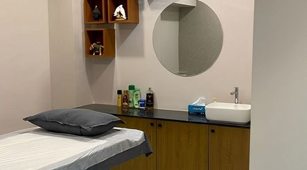Lotus Luxurious Spa Gandhinagar image 3