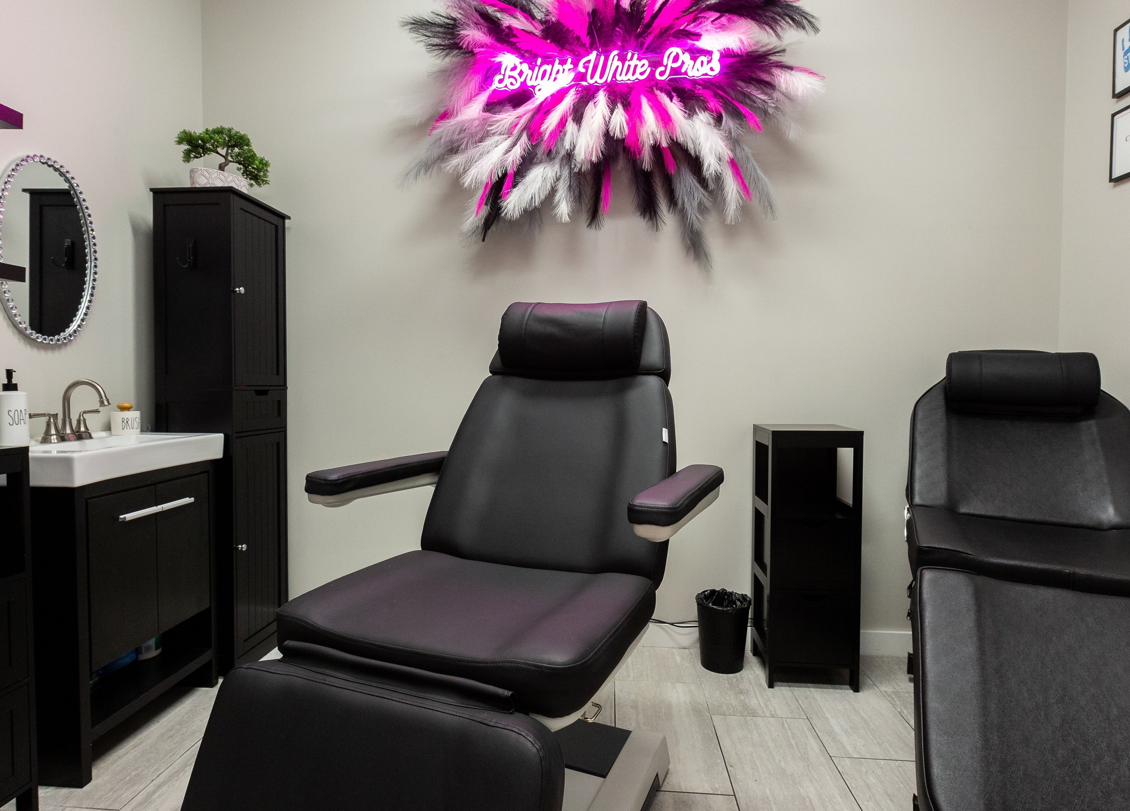 Bright White Pros beauty room with stylish black chairs in Fort Worth, Texas, US.