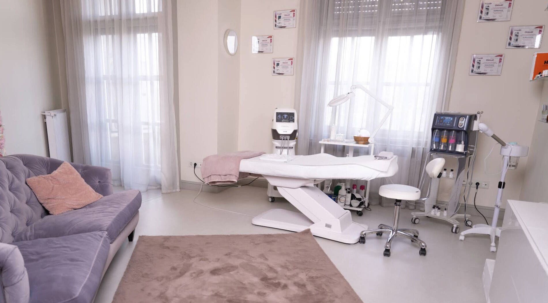 Nyugodt kezelőszoba az INFUBAR Aesthetics & Healthcare centerben, Budapest, Magyar, HU.