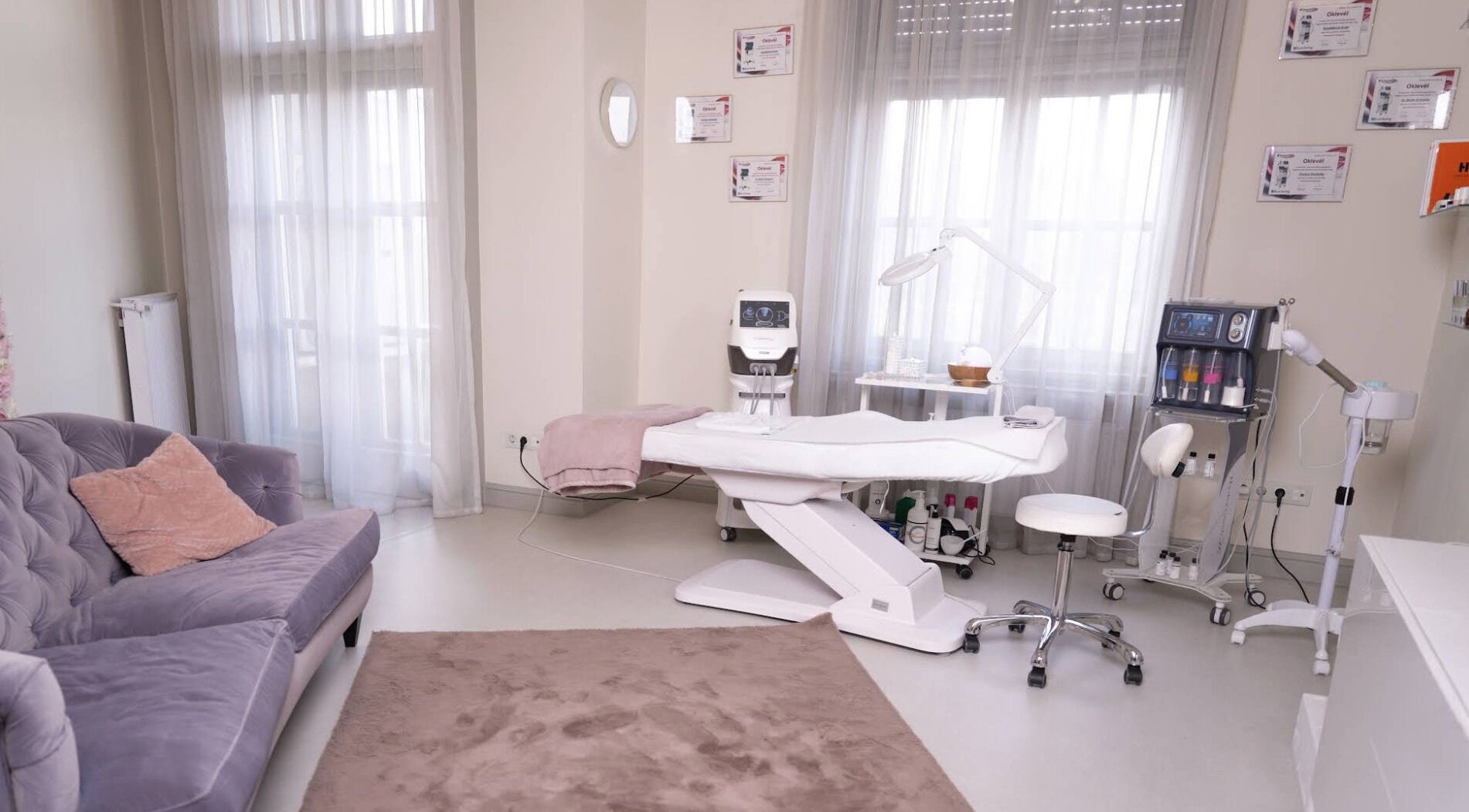 Nyugodt kezelőszoba az INFUBAR Aesthetics & Healthcare centerben, Budapest, Magyar, HU.