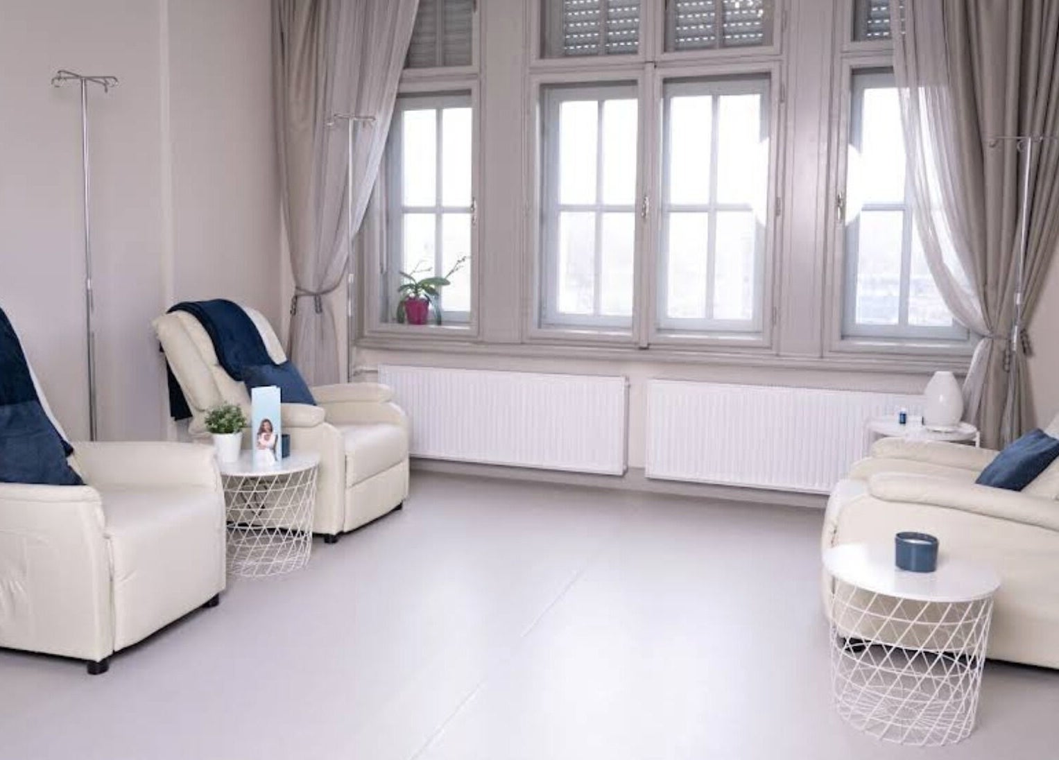 Pihentető kezelőszoba az INFUBAR Aesthetics & Healthcare centerben, Budapest, Magyar, HU.