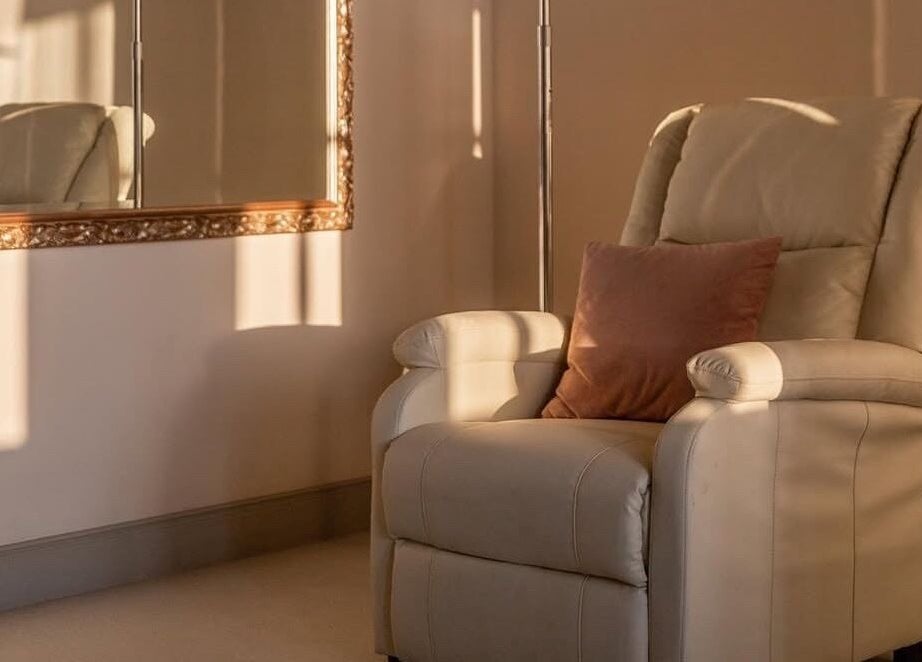 Kényelmes karosszék INFUBAR Aesthetics & Healthcare centerben, Budapest, Magyar, HU.