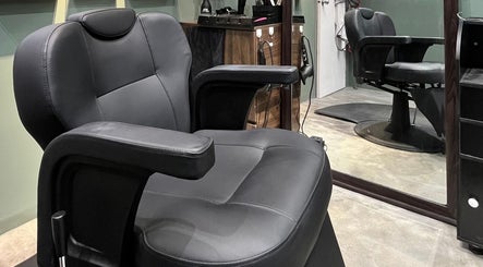 Ayos Barbershop, bilde 2