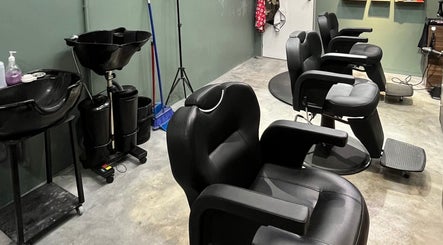 Ayos Barbershop, bilde 3