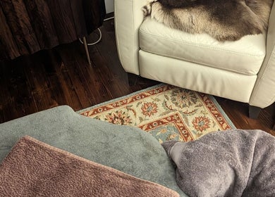 Cozy massage area at Liz's Mobile Massage Medway in Gillingham, England, GB with plush towels and warm rug.